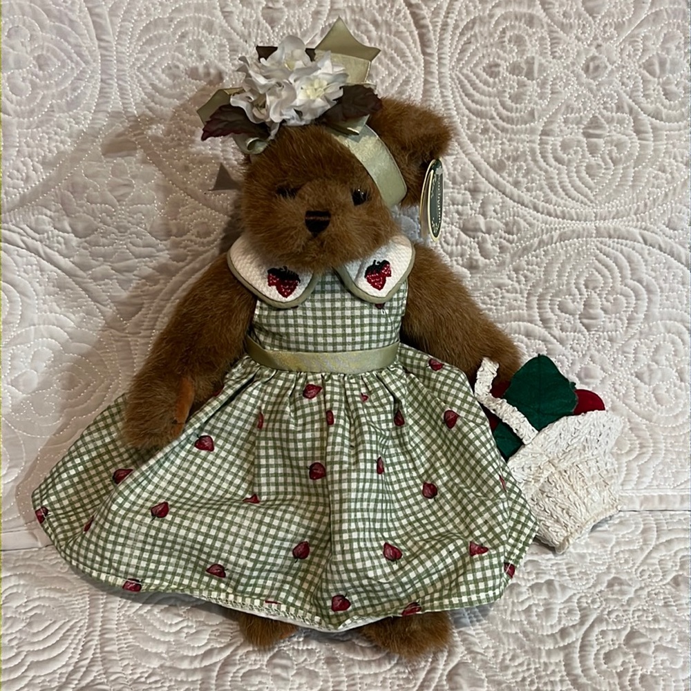 The Bearington Collection Merry Beary bear, NWT